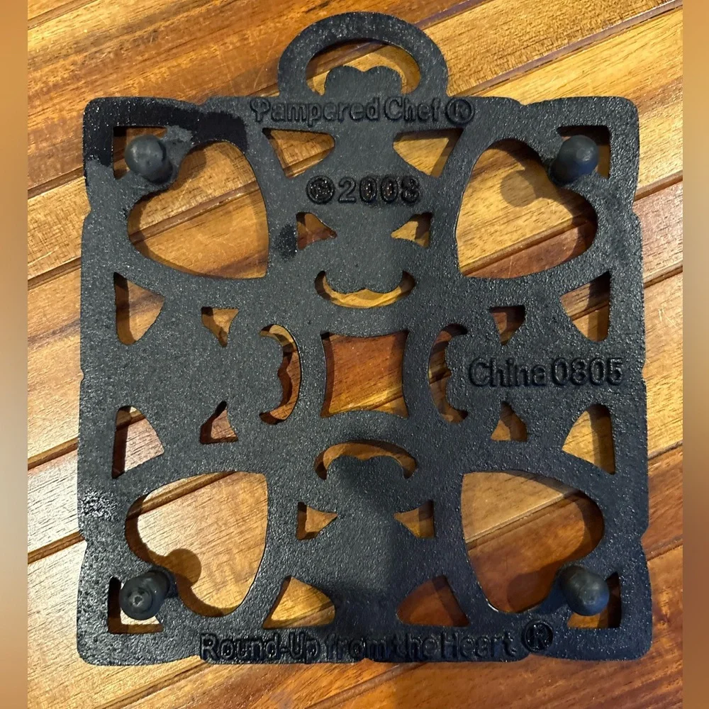 Pampered Chef Round-Up From the Heart Trivet 2008 Cast Iron and Copper